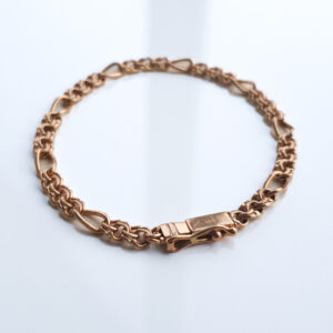 Kullast-bismarck-käekett-kombineeritud-stiilis