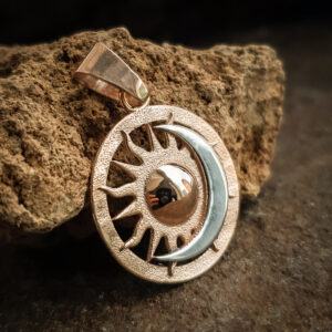 Kuldripats kuu ja päike