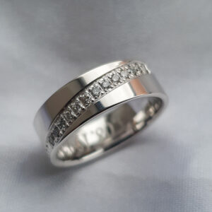 Abielusõrmused, naiste abielusõrmus sünteetiliste teemantidega