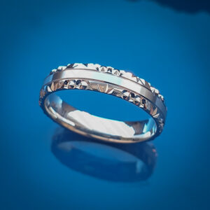 Naiste abielusõrmus valgest kullast