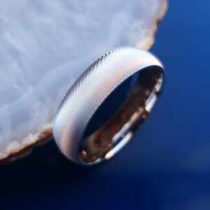 Naiste abielusõrmus valgest kullast