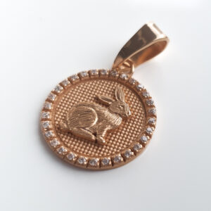 Kullast ripats jänes