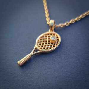 Kullast ripats tennisereket